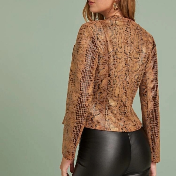 ASYMMETRIC ZIP PLAKCET CROCODILE PATTERN JACKET - Picture 4 of 5